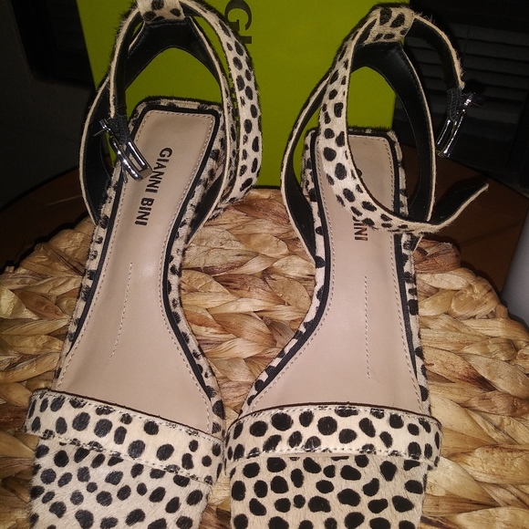 Sandals - Picture 2 of 7